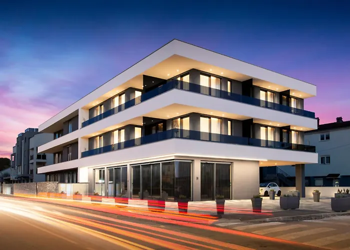 Fly - S8 - Mpolo 招待所 3*